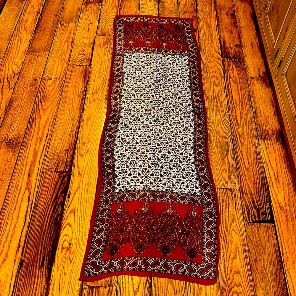 LIGHTWEIGHT PATTERNED SILK SCARF/WRAP IN RICH COLORS WITH PAISLEY BORDER